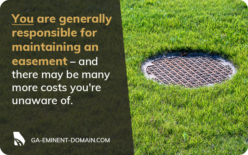 A sewer cover in the middle of a residential lawn.